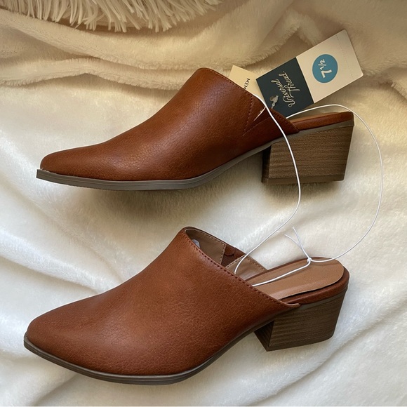Universal Thread Heeled Mules - Picture 7 of 10